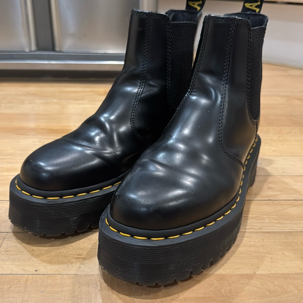 Authentic Doc Martens Quad Chelsea Unisex Platform Boots Size Men 7, Women 8